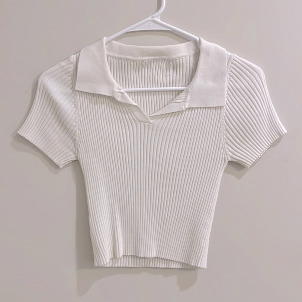 Closet basic, white ribbed top, knit polo, (XS)
